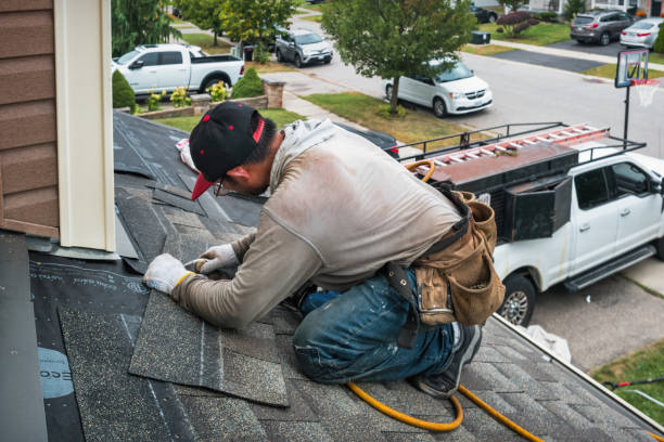 Professional Emergency Roof Repair technician working in Hewlett, NY